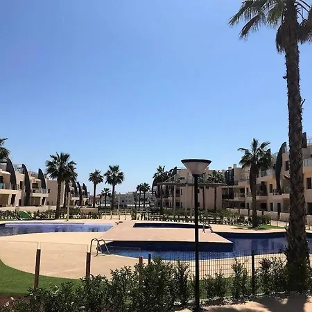 Σπίτι διακοπών New Luxury Detached With Pool At