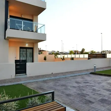 New Luxury Detached With Pool At